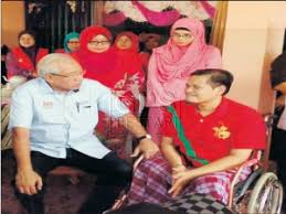 Guru yang menghayati falsafah pendidikan negara (fpn) sebagai panduan dalam melaksanakan tugas. Guru Yang Juga Pencipta Lagu Guru Pembina Negara Bangsa Reda Hilang Sebelah Kaki Negeri Sembilan Gps Bestari