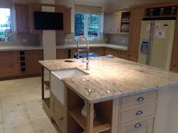 Ivory Brown Shivakashi Granit Arbeitsplatten Http Www Granit Arbeitsplatten Com Ivory Brown Granit Arbeitsplat Granit Arbeitsplatte Arbeitsplatte Granit