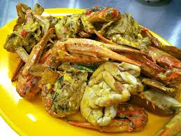 Ikan bakar pedas gurih siap disajikan dengan sambal kecap. Medan Ikan Bakar Muara Sg Duyung Maqan