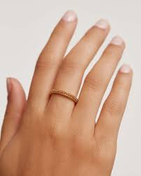 Mode : Ras-De-Cou, Superposition De Colliers Et De Bagues... Les Tendances  Bijoux De 2022 - Janette Magazine