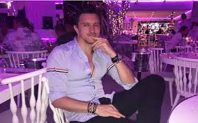 Dragoş săvulescu, omul de afaceri condamnat joi de înalta curte la 5 ani de închisoare cu executare în dosarul retrocedărilor ilegale din constanţa, a fost dat în urmărire de poliţie, iar pe numele său a fost emis mandat de arestare. Vwmvikyxnttaqm