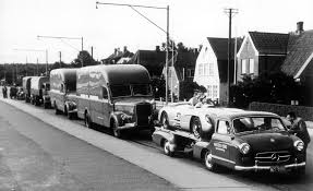 R Sultats Google Recherche D Images Correspondant Http Www Aonclassiccar Fr Wp Content Uploads 2014 12 Blau Renntransporter Mercedes Benz Autos Transporter