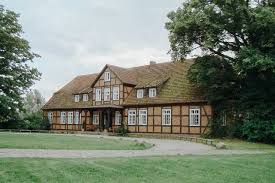 Dafür spricht schon allein das dichte netz an betreuungsangeboten für die kleinsten. Hochzeitslocations In Mv Geheimtipps Besondere Orte