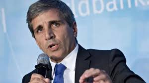 Martín Guzmán se despidió entre abrazos y lágrimas