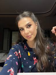 Tashmë nënë e dy fëmijëve, këngëtarja shqiptare: Shtatzëninë e dytë nuk ia  tregova vjehrrit dhe vjehrrës, sepse…