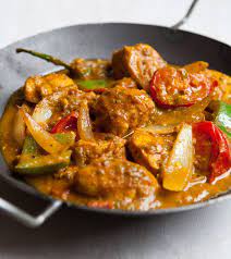 A lean or tender cut of meat will become dry and overcooked by the time the sauce has reached its maximum flavor potential. Hairy Bikers Diet Rezepte Beef Curry Lsetisre5