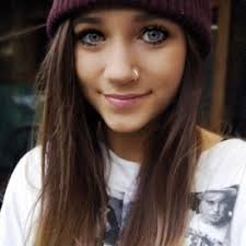 Alyssa Simone (@micahsimone)