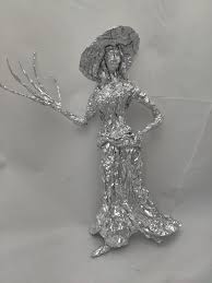 This trend but its only lady dimitrescu (come on cosplayers of twitter!) Lady Dimitrescu Aluminum Foil Sculpture Residentevil