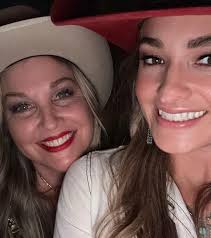 americanafest Nashvegas ➡️ Texas Plains, rains, and automobiles