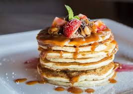 Clatite americane cu banane din: ClÄƒtite Americane Cu Banane È™i Sos Caramel Antena 1