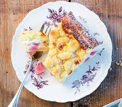 rhabarber blechkuchen mit quarkguss und streuseln rezept rhabarber blechkuchen blechkuchen lebensmittel essen