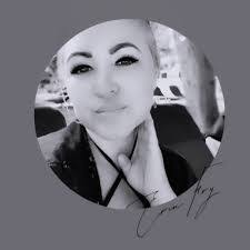 Erin Fry's Instagram, Twitter & Facebook