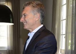 Cuando argentina atravesaba el escándalo por las vacunaciones vip, el expresidente mauricio macri aseguró que no recibiría las dosis hasta que la hubiera. Argentinien Ex Prasident Mauricio Macri Wegen Betrugs Im Amt Belangt Amerika21