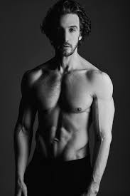 Ellos dentro de la serie son una pareja que aparte de atravesar por el conflicto principal deben lidiar con unos padres homofóbicos y todos los prejuicios que los acompañan. Eugenio Siller Y Su Rutina De Ejercicios En Casa Gq Mexico Y Latinoamerica