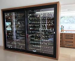 Pour une installation élégante et peu encombrante, choisissez les caves à vin encastrables en colonne. La Cave A Vin Pour La Cuisine