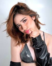 Dive into the world of Hannah Punzel - petite Latina Onlyfans model unleashing her raw desire.