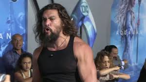 Jason Momoa Leads A Haka At Aquaman Premiere Get More Gifs Funny Funnymemes Humor Videos Memes Funnypictures Jason Momoa Aquaman Favorite Celebrities