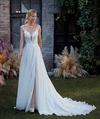 After months of waiting, i am finally sharing all the information and stories about my wedding dress with you. Brautmoden Feelings Braut Festmoden In Hildesheim