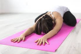 cinco posturas de yoga que te ayudarán