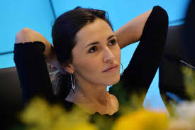 Chi è Serena Brancale: la cantante barese a Sanremo con "Anema e Core",  dopo il successo di "Baccalà"