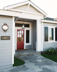In home exterior design, we can say that the white house with grey trim combination is not used quite a lot, although the idea had occurred quite long ago. 7 Awesome Gray House White Trim Design Combinations For Stylish Exterior Look Aprylann