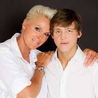 Ci sono anche tutti i modelli famosi. Brigitte Nielsen Birthday Real Name Age Weight Height Family Dress Size Contact Details Spouse Husband Children Bio More Notednames