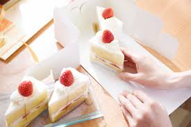 ケーキを車で運ぶ方法とは？ケーキの置き場所と型崩れを防ぐコツ | 中古車なら【グーネット】