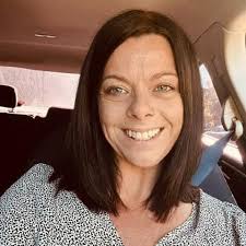 Heidi was once a shining star in the beauty industry. For over 15 years,  she lived her dream—travelling the world, offering beauty consultations to  brides. It was the life she had always