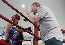 London 2012 bronze medallist mc mary kom's coach chhote lal yadav has been included in india's contingent for the tokyo olympics. Mayweather Vs Pacquiao Mary Kom S Coach Makes His Prediction Rediff Sports