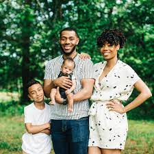 Casual Family Session Family Photoshoot Outfits Family Photoshoot Family Picture Poses