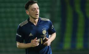 Teknik direktör emre belözoğlu, b.b. Emre Belozoglu Ndan Mesut Ozil Karari Haberi