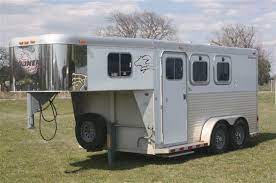 The horse trailer has been gently used and is in very good condition. 2002 Sooner 2 Horse Gn