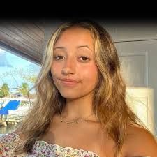 Alexis Ryan's Instagram, Twitter & Facebook