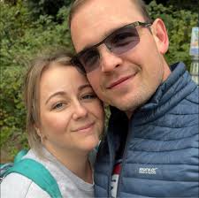 Sorry if this has already been done but can we have a recipe post? And how  many cals? It will help me and I assume a few others who struggle to figure