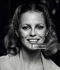 359 photos et images haute résolution de Cheryl Russell