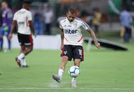 يشارك المخضرم داني ألفيس مع منتخب البرازيل الأولمبي في منافسات كرة القدم من أولمبياد طوكيو ساعيا إلى إضافة لقب جديد إلى سجله الذهبي الذي يتضمن أكثر من 40 لقبا مختلفا في مسيرته الطويلة. Ø¯Ø§Ù†ÙŠ Ø£Ù„ÙÙŠØ³ ÙŠÙ‚Ø±Ø± Ø§Ù„Ø¹ÙˆØ¯Ø© Ø¥Ù„Ù‰ Ø£ÙˆØ±ÙˆØ¨Ø§
