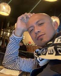 Fotito con el árbol rosa (me representa). #sonrielealavida, Después del  trabajo: aplica consentirse