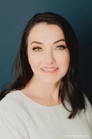 Donna Norsworthy's Instagram, Twitter & Facebook