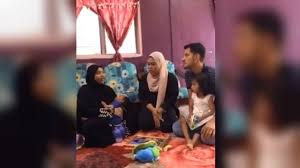The issue began a week ago after aliff posted a video on instagram. Saya Dahaga Publisiti Sangat Kelakar Aliff Syukri