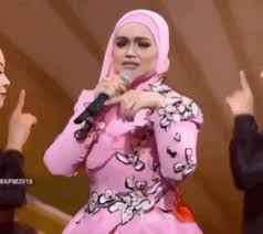 Siti nurhaliza productions penerbit eksekutif: Siti Nurhaliza Pink Gif Sitinurhaliza Pink Antapermana Discover Share Gifs