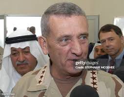 18 Stephanie Franks Photos & High Res Pictures