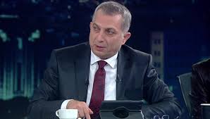 Metin külünk, lisans eğitimini tamamladıktan sonra askerlik görevini gerçekleştirdi ve 1984 yılında i̇nanç dış hizmetler grubu'nda iş hayatına adım attı. Metin Kulunk Biyografya