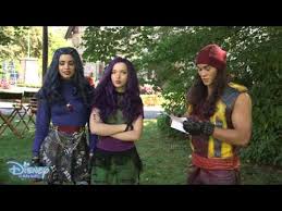 Lonnie also seemed to have been afraid of mal and the other vks when she undid jane's hair spell which gave her bad hair. Video Descendants 2 Quiz How Well Do You Know Descendants 2