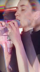 Como hace rato no subo nada cantando..., Ahí les va un fragmento de la  canción "Mil horas" de los abuelos de la nada., ., ., ., ., ., ., ., ., .,  ., ., #singer #cantante #cantando #musicos