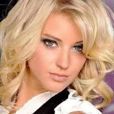 عروس في كوريًا تدخل موسوعة غينيس بعد ارتداها فستان فخم جدا في يوم زفافها  داخل احد القاعات الملكية ❤️😍 تكدرين هيج تلبسين في يوم عرسك ❤️😍