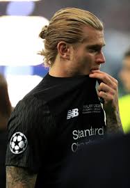 However, the german footballer is mostly known for his extradordinary looks and his delightful personality. Liverpool Goalkeeper Loris Karius Appears Dejected After The Final Liverpool Goalkeeper Goalkeeper Mens Haircuts Short