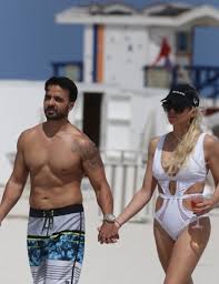 2/2 spanish model features such artists as @luisfonsi, @moratbanda, @ninadiazsolo, @pablolopezmusic, @raquelsofia, @fuegofbm, @sebastianyatra, and @vegaoficial. Luis Fonsi Agueda Shefalitayal