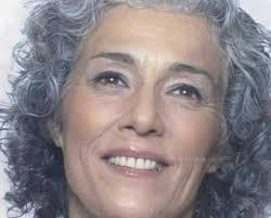 Lara Li, é o nome artístico de Ilídia Maria Pires de Amendoeira. Nasceu em  Lisboa, a 28 de dezembro de 1958 e com apenas quatro anos vai para  Moçambique com os pais,