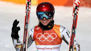 Ester ledecka sur la plus haute marche du podium. Winter Olympics Mikaela Shiffrin Doesn T Know If Her Skis Won Super G