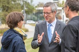 Karsten giffey, berliner tierarzt und verheiratet mit bundesfamilienministerin franziska giffey (spd), hat seinen job als berliner landesbeamter wegen betrugs verloren. Mehr Als Ein Vollzeitjob Stabsstelle Presse Und Kommunikation Freie Universitat Berlin